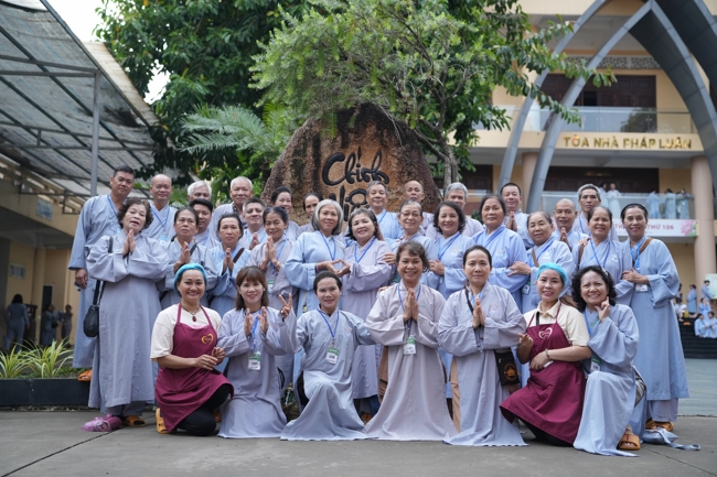Dharma talk Peace - the path we are going on - Senior Thich Quang Thien in the 106th Seven-Day Retreat
