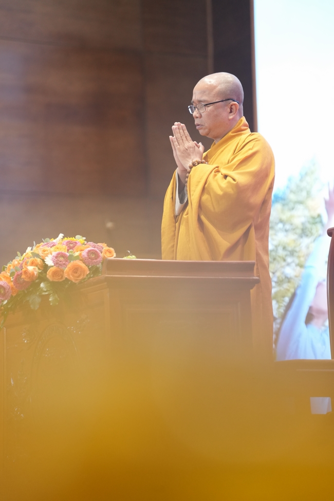 Dharma talk Peace - the path we are going on - Senior Thich Quang Thien in the 106th Seven-Day Retreat