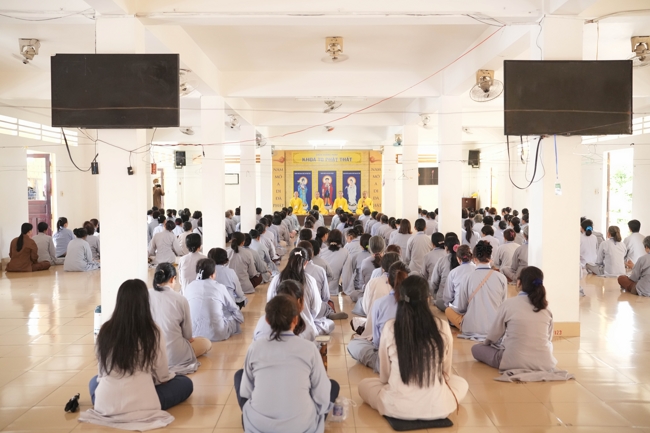 Dharma talk Peace - the path we are going on - Senior Thich Quang Thien in the 106th Seven-Day Retreat