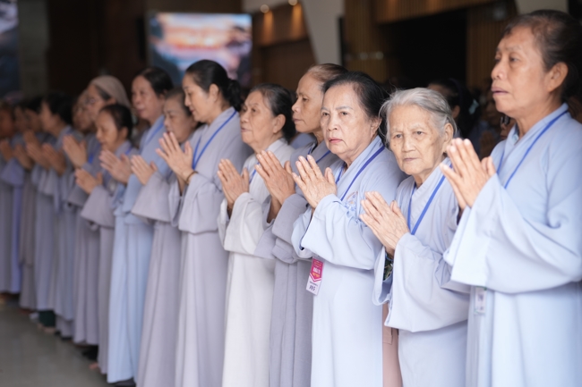 Dharma talk Peace - the path we are going on - Senior Thich Quang Thien in the 106th Seven-Day Retreat