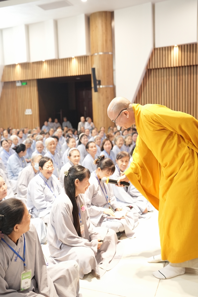 Dharma talk Peace - the path we are going on - Senior Thich Quang Thien in the 106th Seven-Day Retreat