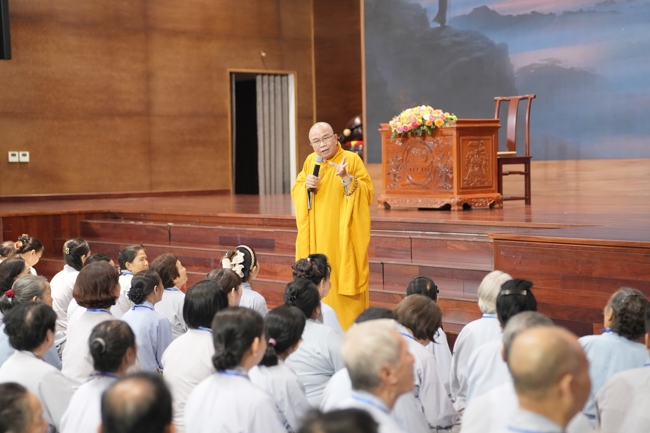Dharma talk Peace - the path we are going on - Senior Thich Quang Thien in the 106th Seven-Day Retreat