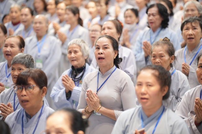 Dharma talk Peace - the path we are going on - Senior Thich Quang Thien in the 106th Seven-Day Retreat