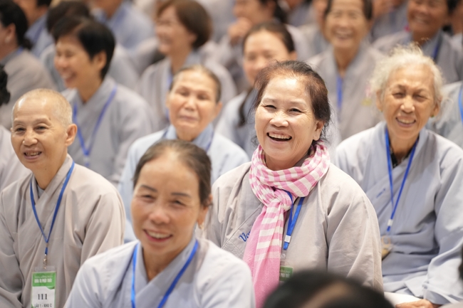 Dharma talk Peace - the path we are going on - Senior Thich Quang Thien in the 106th Seven-Day Retreat