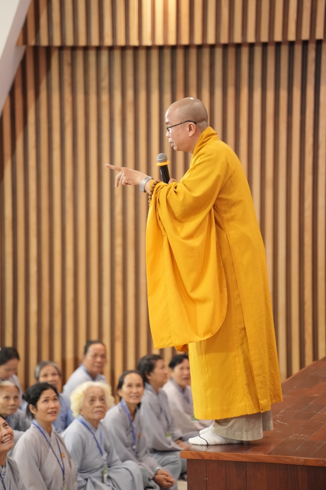 Dharma talk Peace - the path we are going on - Senior Thich Quang Thien in the 106th Seven-Day Retreat