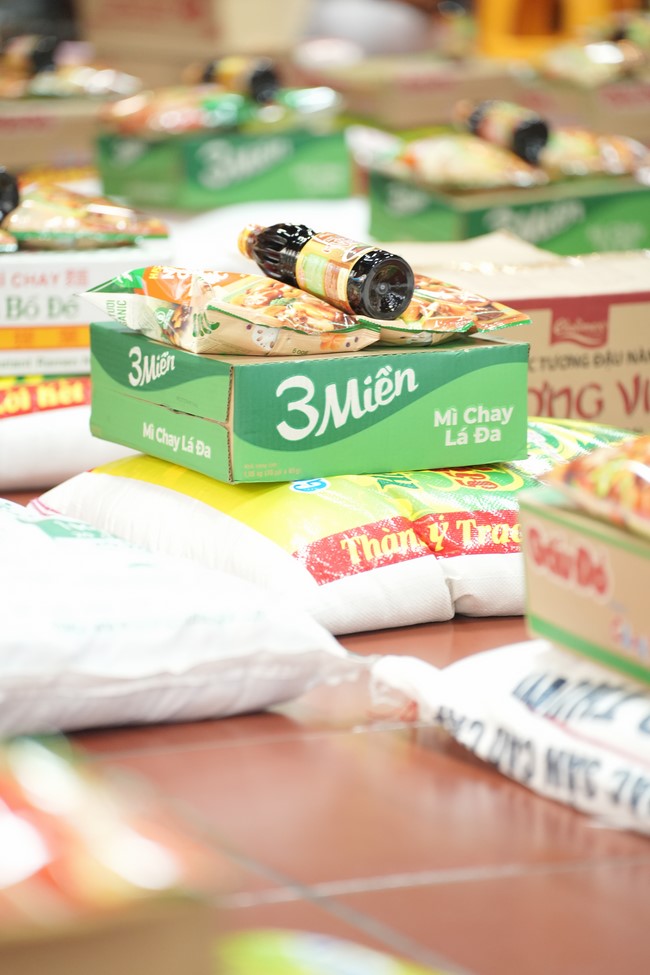 Từ thiện: Tặng quà cho người khiếm thị