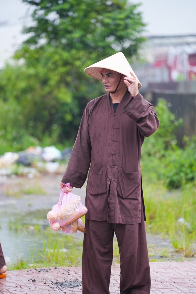 Từ thiện: Tặng bắp tại các công ty, xí nghiệp, khu công nghiệp xã Xuân Thới Sơn