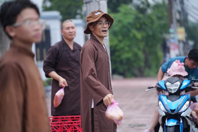 Từ thiện: Tặng bắp tại các công ty, xí nghiệp, khu công nghiệp xã Xuân Thới Sơn