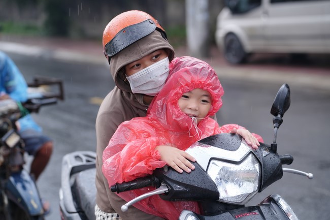 Từ thiện: Tặng bắp tại các công ty, xí nghiệp, khu công nghiệp xã Xuân Thới Sơn