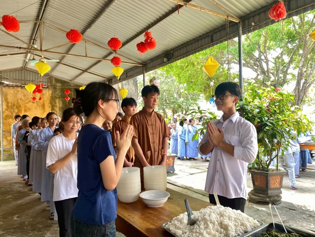 One - Day Practice at Dong Cao pagoda, Thanh Hoa