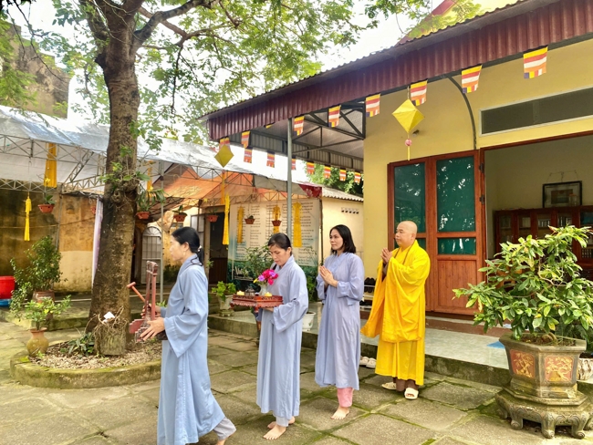 One - Day Practice at Dong Cao pagoda, Thanh Hoa