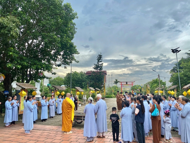 One - Day Practice at Dong Cao pagoda, Thanh Hoa