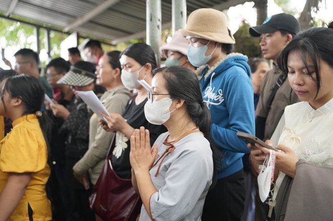 Phóng sinh tại bến phà Bình Mỹ