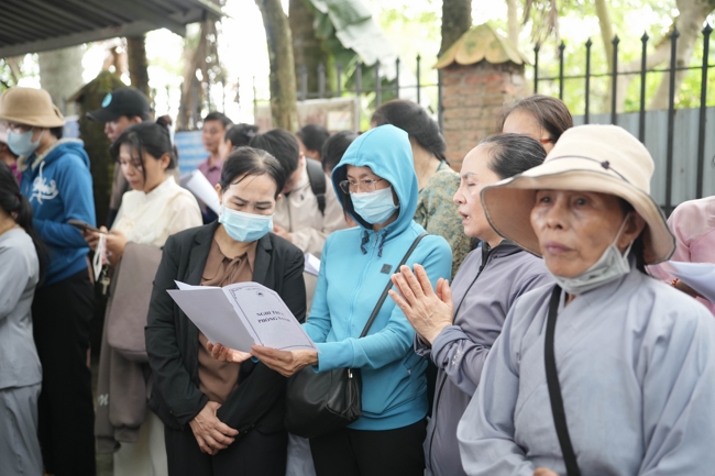 Phóng sinh tại bến phà Bình Mỹ