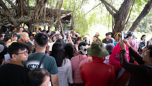 Phóng sinh tại bến phà Bình Mỹ