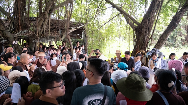 Phóng sinh tại bến phà Bình Mỹ