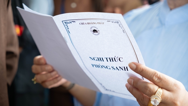 Phóng sinh tại bến phà Bình Mỹ