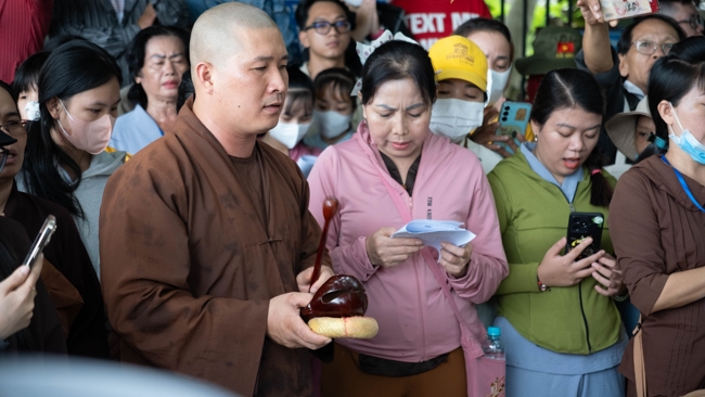 Phóng sinh tại bến phà Bình Mỹ