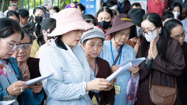 Phóng sinh tại bến phà Bình Mỹ