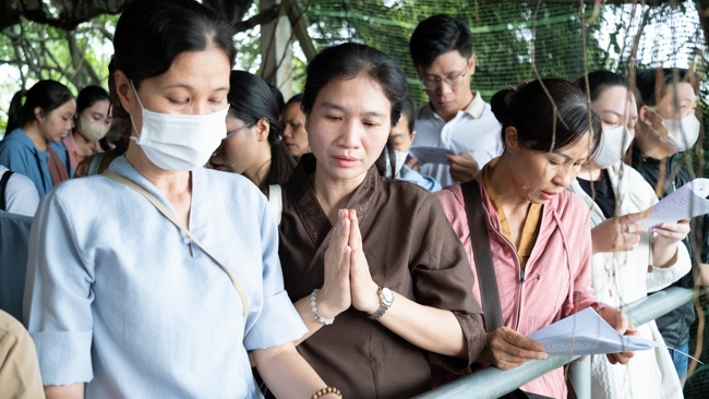 Phóng sinh tại bến phà Bình Mỹ