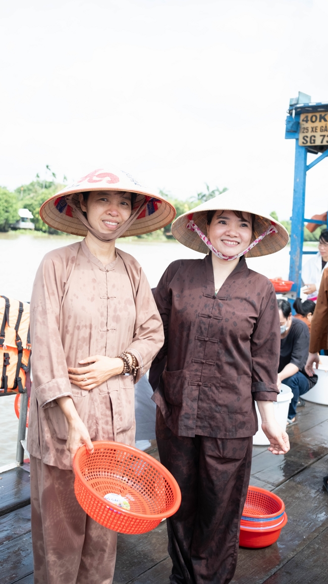 Phóng sinh tại bến phà Bình Mỹ