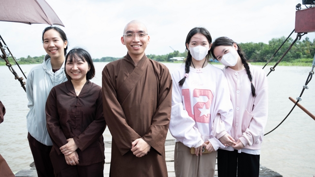 Phóng sinh tại bến phà Bình Mỹ