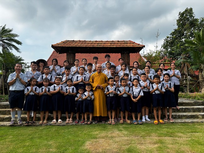 Chư Tăng Tổ đình Hoằng Pháp mừng khánh tuế Hòa thượng Đạo trưởng sau khi mãn khóa An cư kiết hạ PL.2569