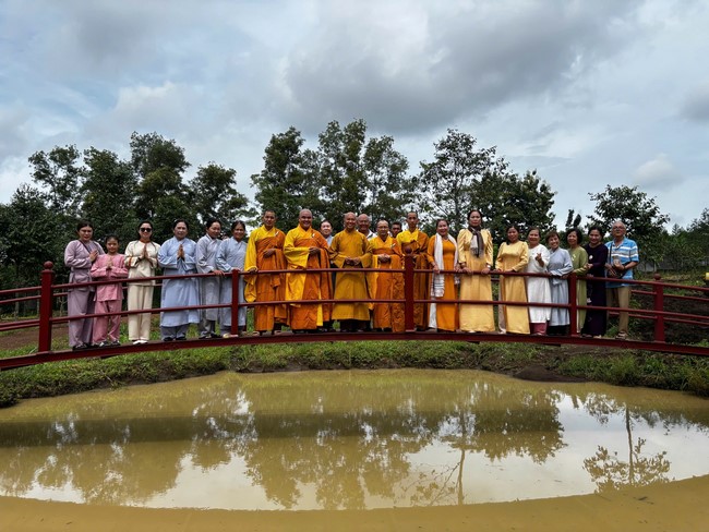 Chư Tăng Tổ đình Hoằng Pháp mừng khánh tuế Hòa thượng Đạo trưởng sau khi mãn khóa An cư kiết hạ PL.2569