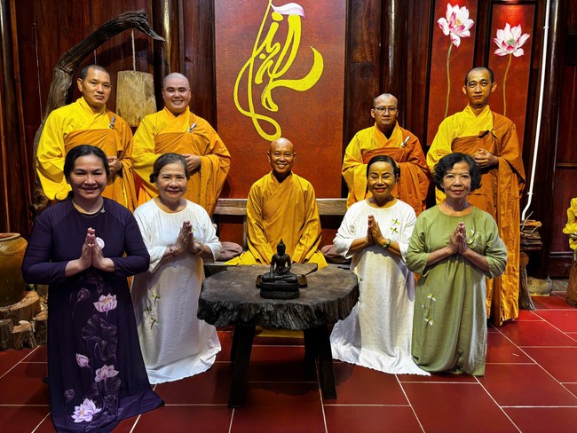 Chư Tăng Tổ đình Hoằng Pháp mừng khánh tuế Hòa thượng Đạo trưởng sau khi mãn khóa An cư kiết hạ PL.2569