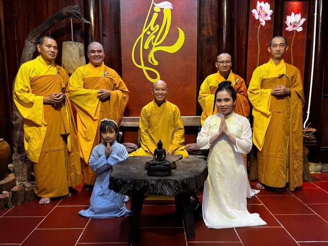 Chư Tăng Tổ đình Hoằng Pháp mừng khánh tuế Hòa thượng Đạo trưởng sau khi mãn khóa An cư kiết hạ PL.2569