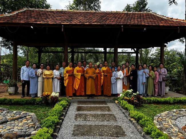 Chư Tăng Tổ đình Hoằng Pháp mừng khánh tuế Hòa thượng Đạo trưởng sau khi mãn khóa An cư kiết hạ PL.2569