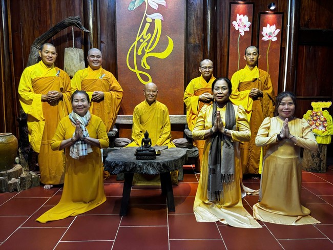 Chư Tăng Tổ đình Hoằng Pháp mừng khánh tuế Hòa thượng Đạo trưởng sau khi mãn khóa An cư kiết hạ PL.2569