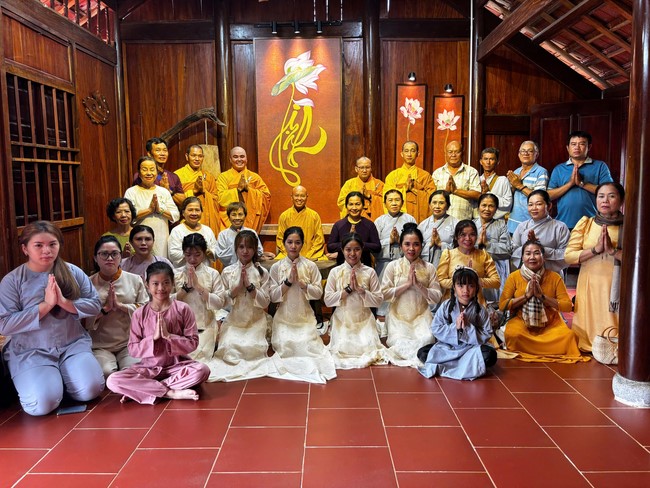 Chư Tăng Tổ đình Hoằng Pháp mừng khánh tuế Hòa thượng Đạo trưởng sau khi mãn khóa An cư kiết hạ PL.2569