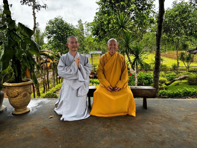 Chư Tăng Tổ đình Hoằng Pháp mừng khánh tuế Hòa thượng Đạo trưởng sau khi mãn khóa An cư kiết hạ PL.2569