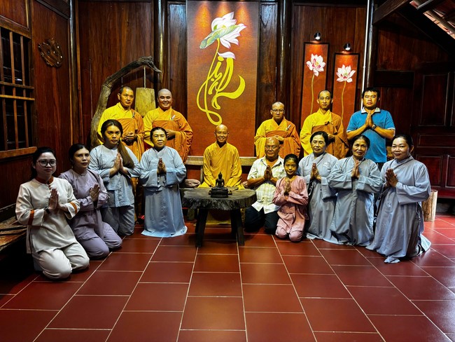 Chư Tăng Tổ đình Hoằng Pháp mừng khánh tuế Hòa thượng Đạo trưởng sau khi mãn khóa An cư kiết hạ PL.2569