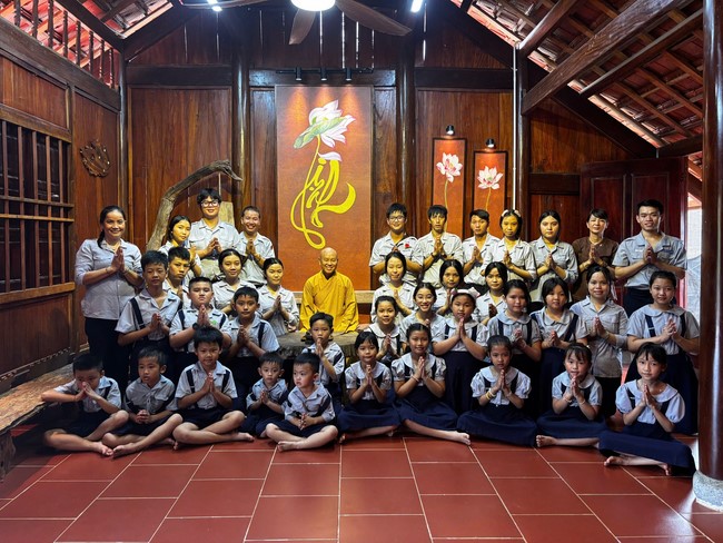 Chư Tăng Tổ đình Hoằng Pháp mừng khánh tuế Hòa thượng Đạo trưởng sau khi mãn khóa An cư kiết hạ PL.2569