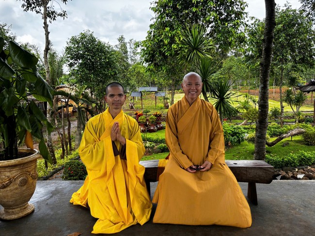 Chư Tăng Tổ đình Hoằng Pháp mừng khánh tuế Hòa thượng Đạo trưởng sau khi mãn khóa An cư kiết hạ PL.2569