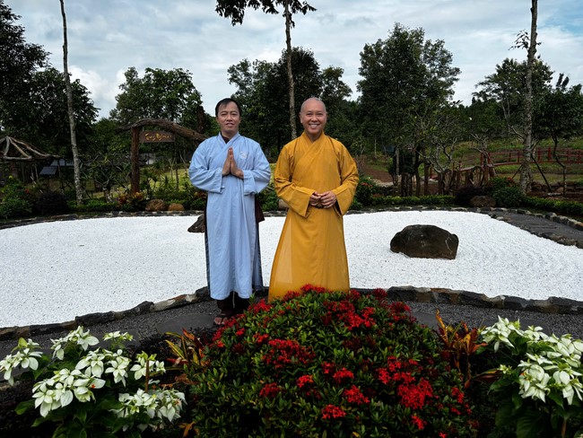 Chư Tăng Tổ đình Hoằng Pháp mừng khánh tuế Hòa thượng Đạo trưởng sau khi mãn khóa An cư kiết hạ PL.2569