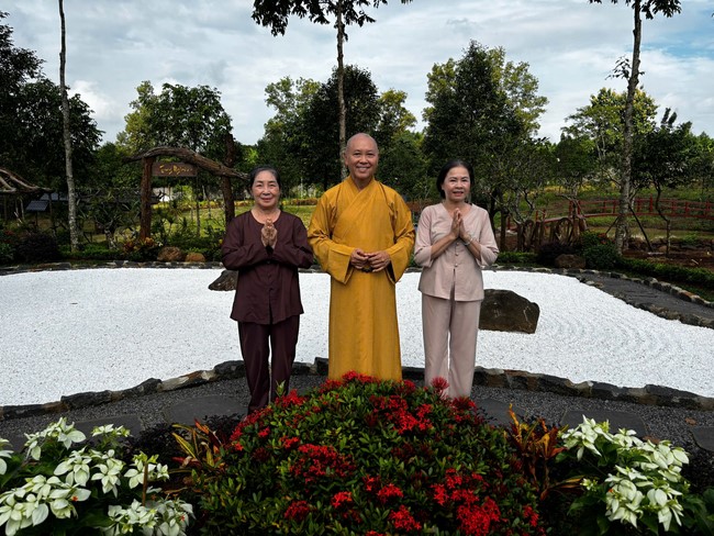 Chư Tăng Tổ đình Hoằng Pháp mừng khánh tuế Hòa thượng Đạo trưởng sau khi mãn khóa An cư kiết hạ PL.2569