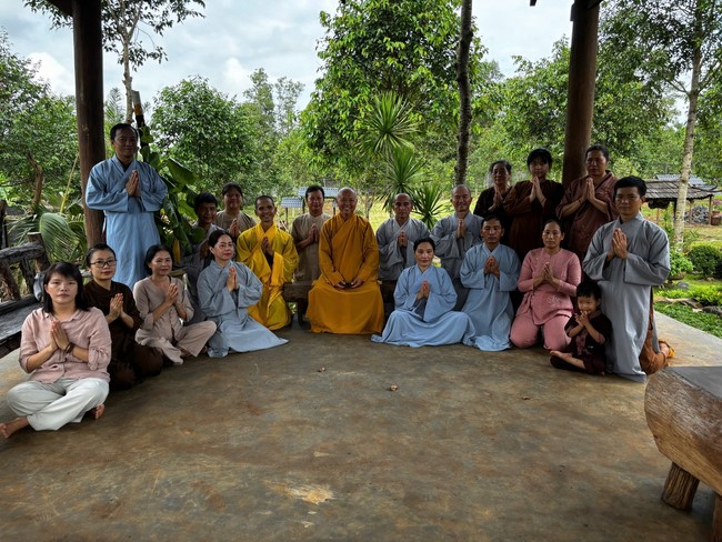 Chư Tăng Tổ đình Hoằng Pháp mừng khánh tuế Hòa thượng Đạo trưởng sau khi mãn khóa An cư kiết hạ PL.2569