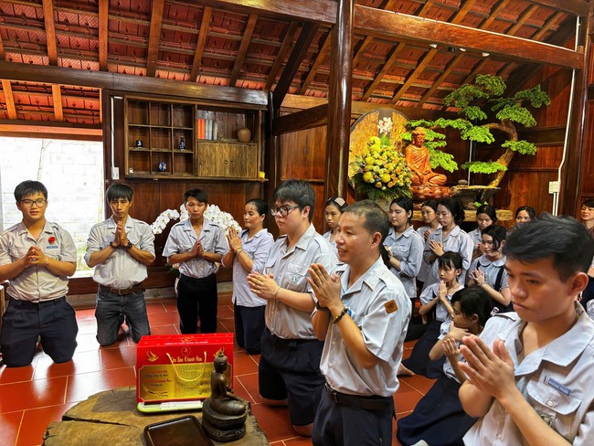 Chư Tăng Tổ đình Hoằng Pháp mừng khánh tuế Hòa thượng Đạo trưởng sau khi mãn khóa An cư kiết hạ PL.2569