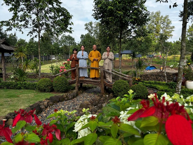 Chư Tăng Tổ đình Hoằng Pháp mừng khánh tuế Hòa thượng Đạo trưởng sau khi mãn khóa An cư kiết hạ PL.2569
