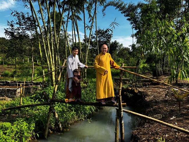 Chư Tăng Tổ đình Hoằng Pháp mừng khánh tuế Hòa thượng Đạo trưởng sau khi mãn khóa An cư kiết hạ PL.2569