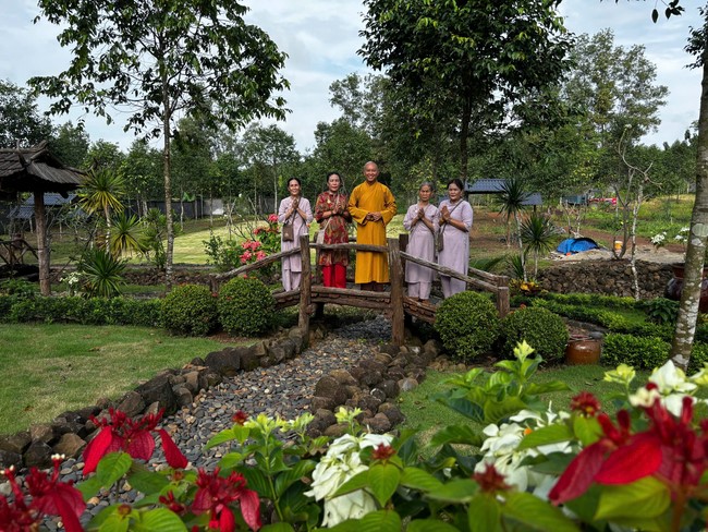 Chư Tăng Tổ đình Hoằng Pháp mừng khánh tuế Hòa thượng Đạo trưởng sau khi mãn khóa An cư kiết hạ PL.2569