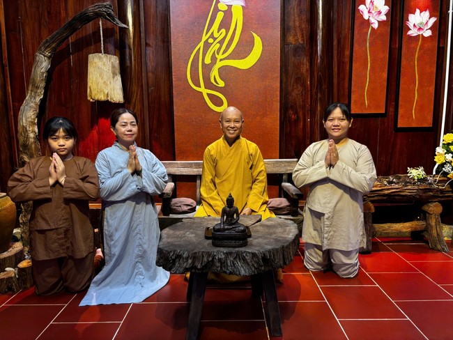 Chư Tăng Tổ đình Hoằng Pháp mừng khánh tuế Hòa thượng Đạo trưởng sau khi mãn khóa An cư kiết hạ PL.2569