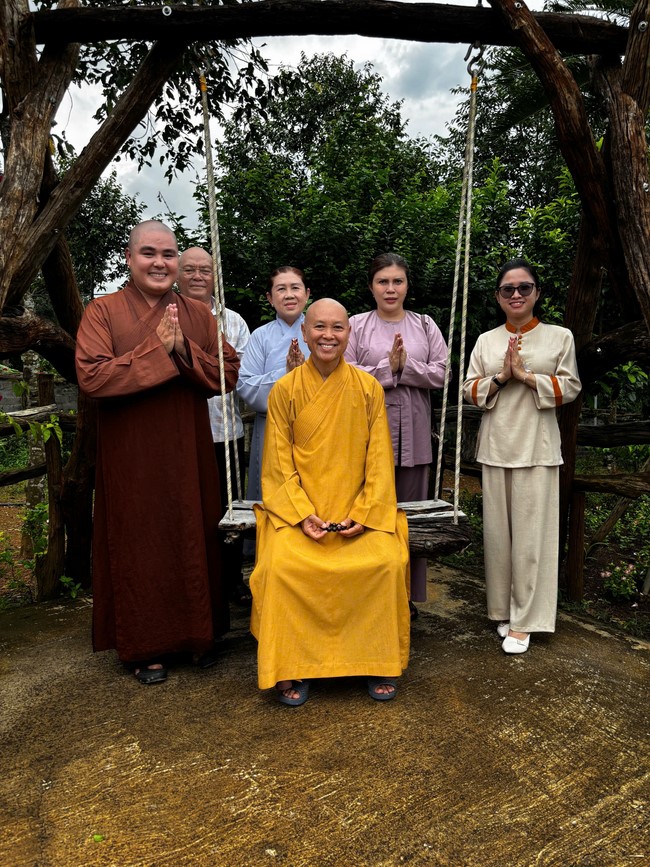 Chư Tăng Tổ đình Hoằng Pháp mừng khánh tuế Hòa thượng Đạo trưởng sau khi mãn khóa An cư kiết hạ PL.2569