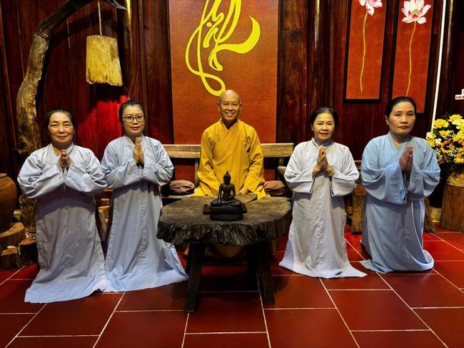 Chư Tăng Tổ đình Hoằng Pháp mừng khánh tuế Hòa thượng Đạo trưởng sau khi mãn khóa An cư kiết hạ PL.2569