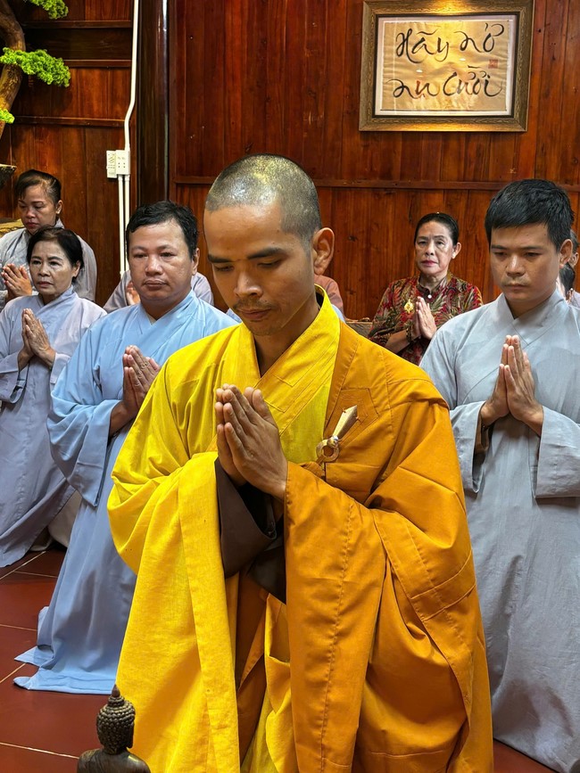 Chư Tăng Tổ đình Hoằng Pháp mừng khánh tuế Hòa thượng Đạo trưởng sau khi mãn khóa An cư kiết hạ PL.2569