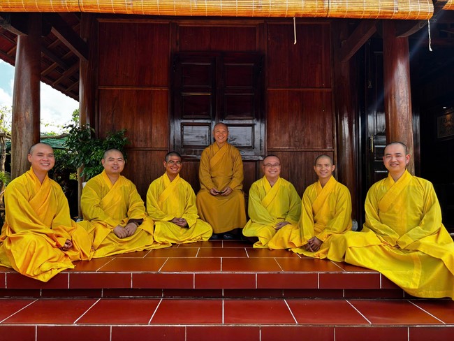 Chư Tăng Tổ đình Hoằng Pháp mừng khánh tuế Hòa thượng Đạo trưởng sau khi mãn khóa An cư kiết hạ PL.2569