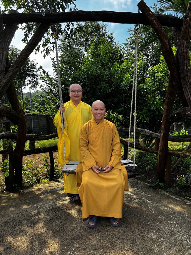 Chư Tăng Tổ đình Hoằng Pháp mừng khánh tuế Hòa thượng Đạo trưởng sau khi mãn khóa An cư kiết hạ PL.2569